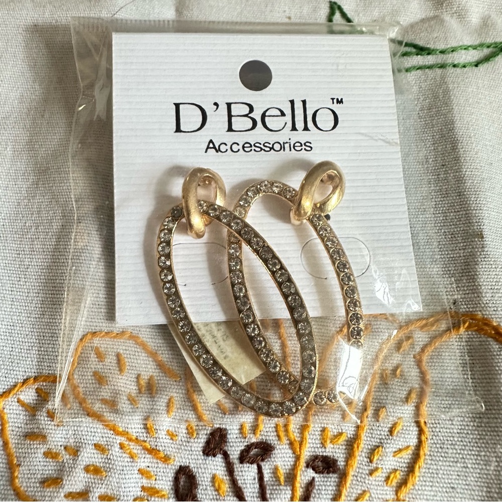 ✨ D’Bello Goldtone Oval Rhinestone Drop Earrings – NWT
